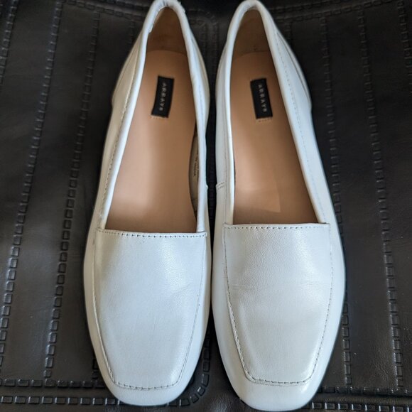 White Leather Flats Freedom by ARRAY Size 7M - Picture 1 of 11